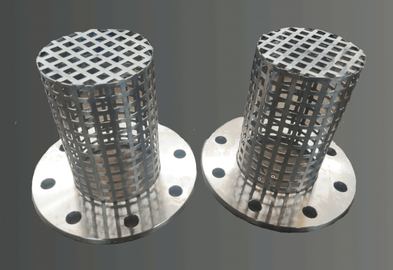 Das Bild zeigt 2 PSA SULI Saugkörbe aus Edelstahl